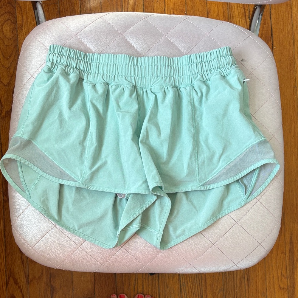 lululemon hotty hot shorts 2.5